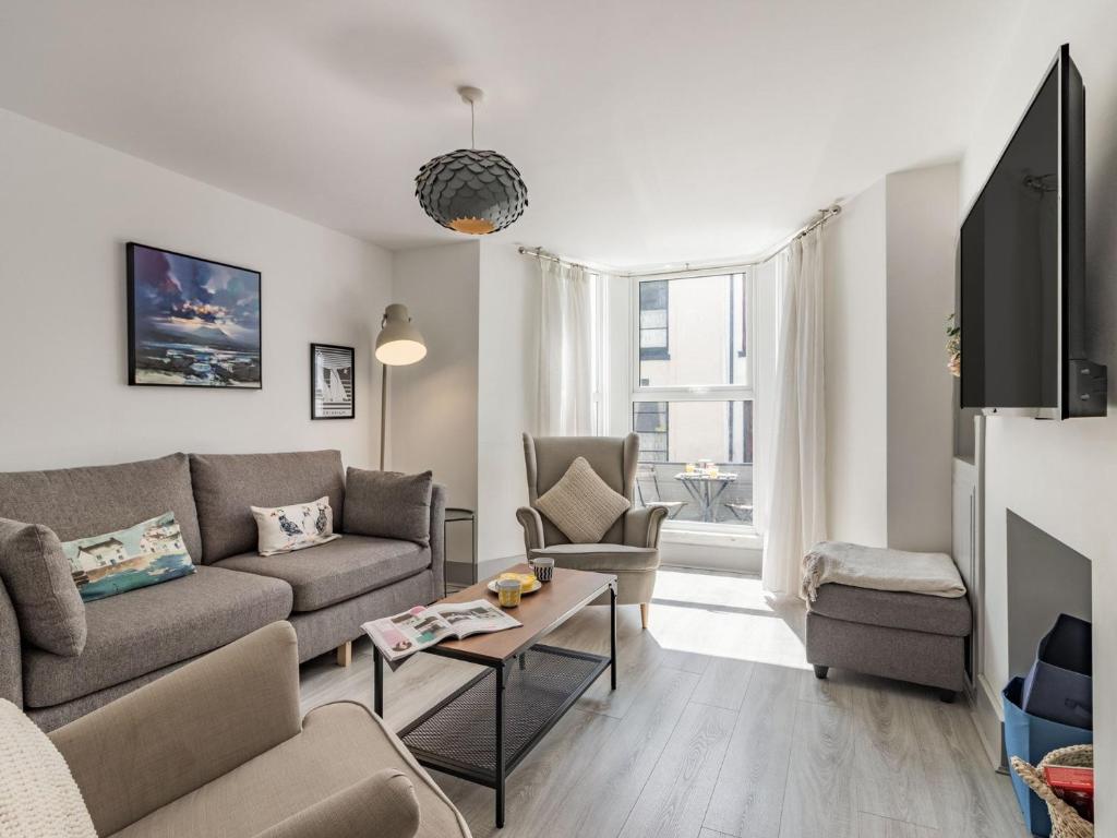 3 Bed in Brixham 88116, Brixham