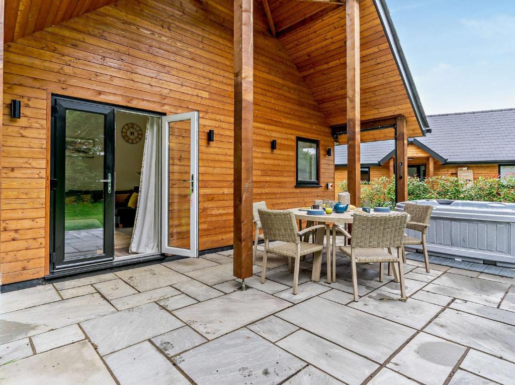 3 Bed in Gower 91729, Killay