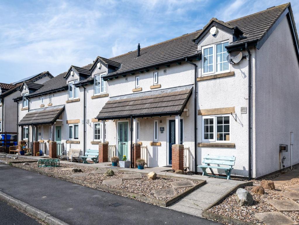 2 Bed in Seahouses 87389, Seahouses