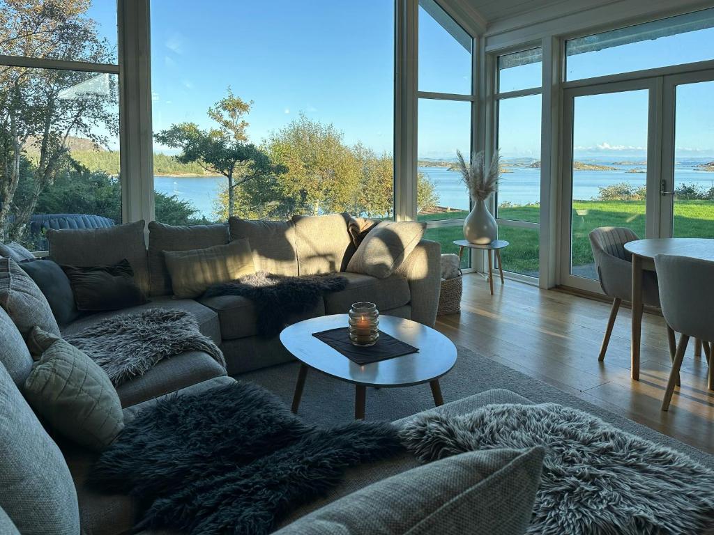 Modern Cabin With Sea View In Bokn, Jøsen