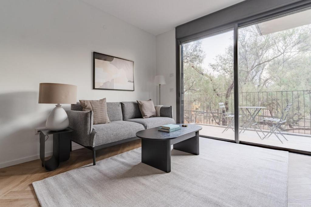 Blueground at Ramat HaHayal, Garden view, Balcony, Tel Aviv