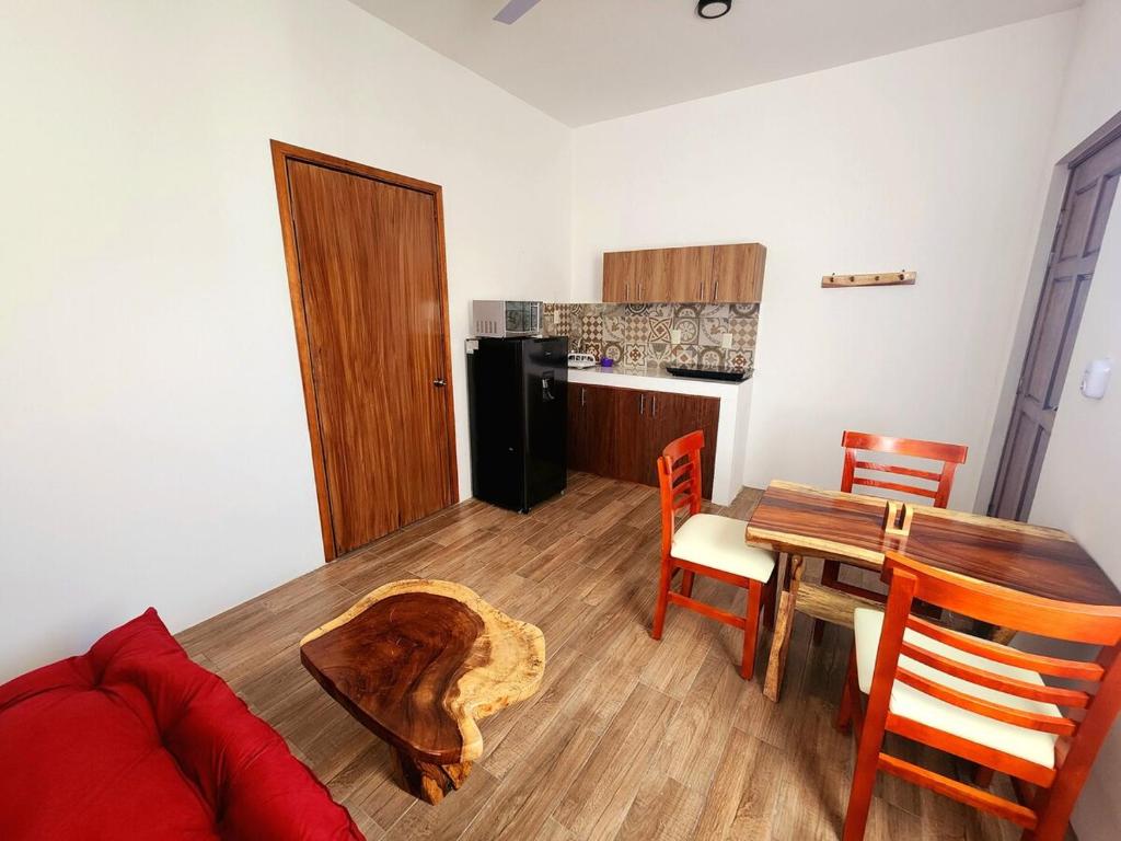 Cozy apartment 4 blocks from the beach - 4