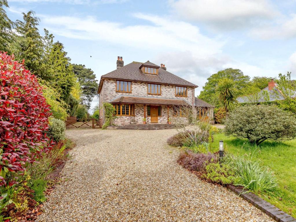 6 Bed in Lyme Regis 80470, Axminster