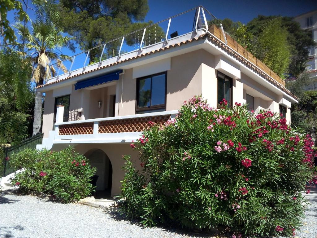 Exterior view, Villa du Chateau in Nice