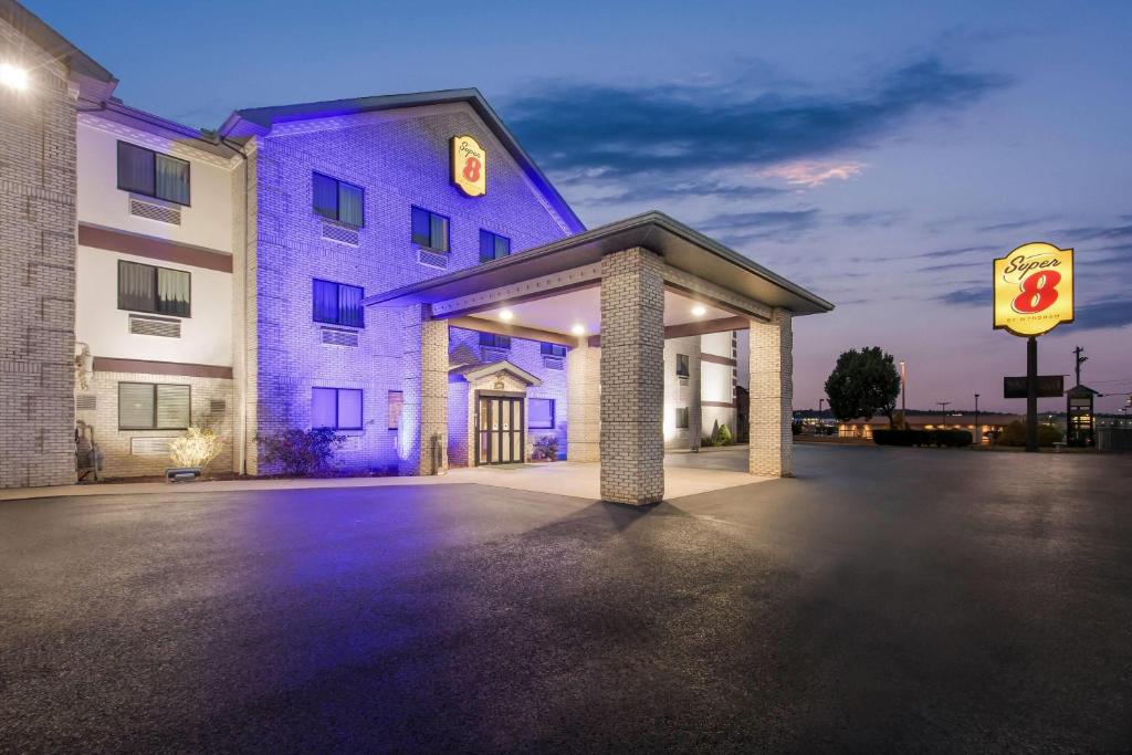Super 8 by Wyndham Uniontown PA, Uniontown