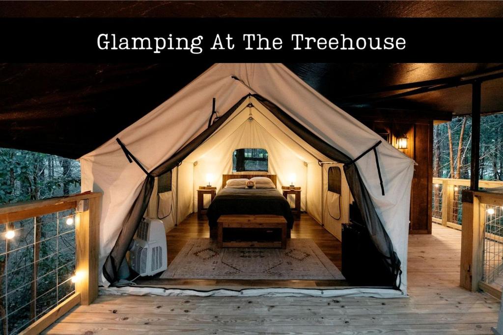 Unique Treehouse Tent Ideal for Couples in Branson, Missouri, Rockaway Beach