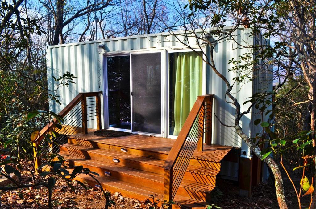 Charming Eco-Friendly Container for Glamping Getaway in the Blue Ridge Mountains, Georgia, Fort Smith