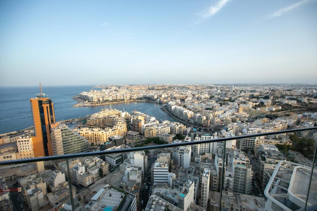 29th Floor-Seaview Mercury Apartment, Saint Julianʼs
