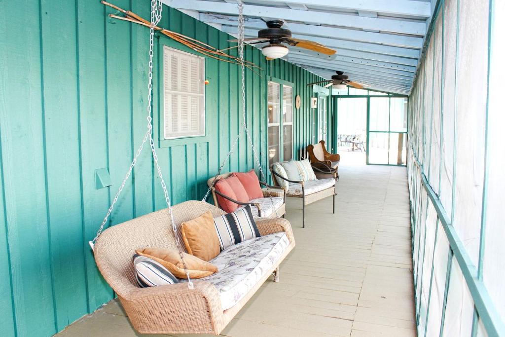 Group Cabin with Kayaks and Foosball Table in La Grange, Texas, Winchester
