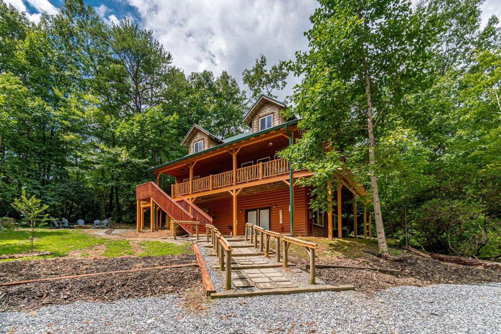 Refreshed Cabin with Spa and Private Deck in Sautee Nacoochee, Georgia, Batesville