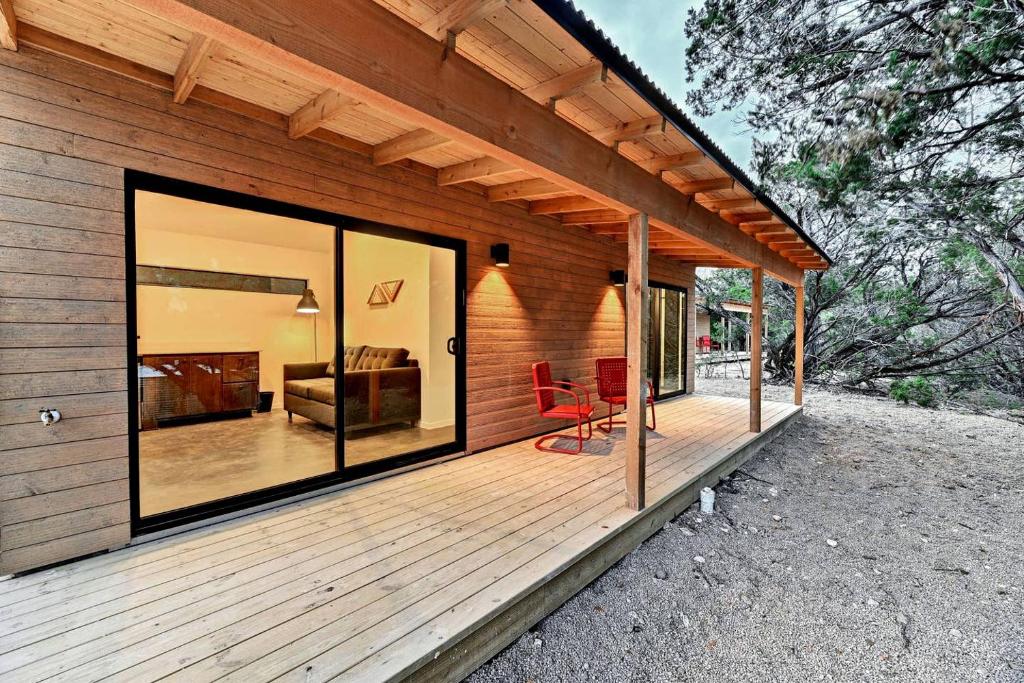 Cheerful Cabins near Austin for Fun-Filled Vacations in Texas, Dripping Springs