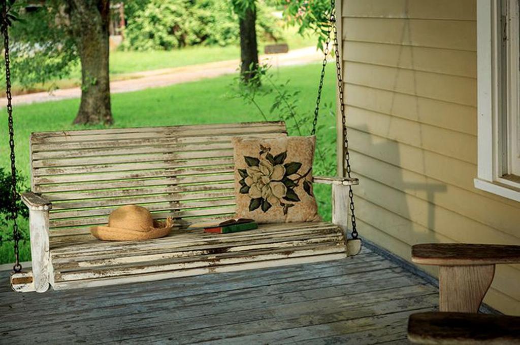 Charming and Intimate Suite Rental with a Soaking Tub near Houston, Texas, Cat Spring