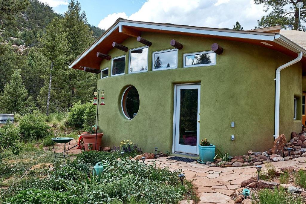 Unconventional Dome Ideal for a Glamping Experience in Glorieta, New Mexico, Glorieta