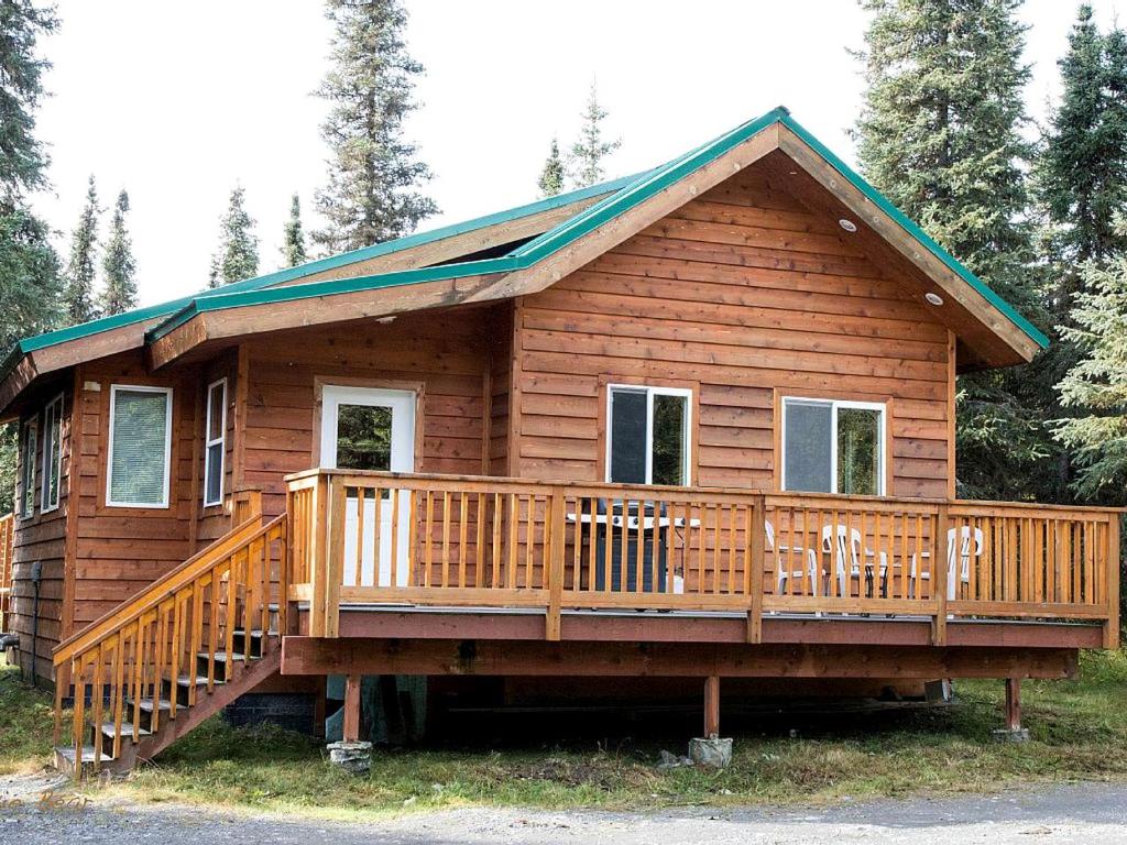 Rustic Log Cabin on the Banks of Kenai Lake, Alaska, Cooper Landing