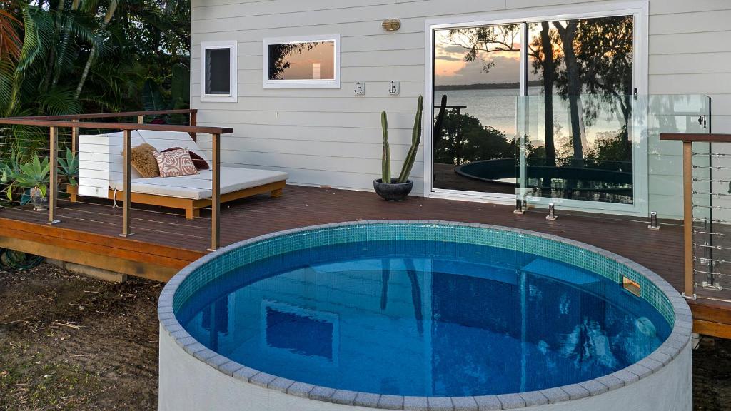 Knot Shore, Seaforth