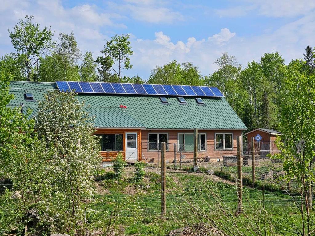 Incredible Guest Suite - Unique Off-Grid Lodging Experience with Sled Dogs in Minnesota, Hovland