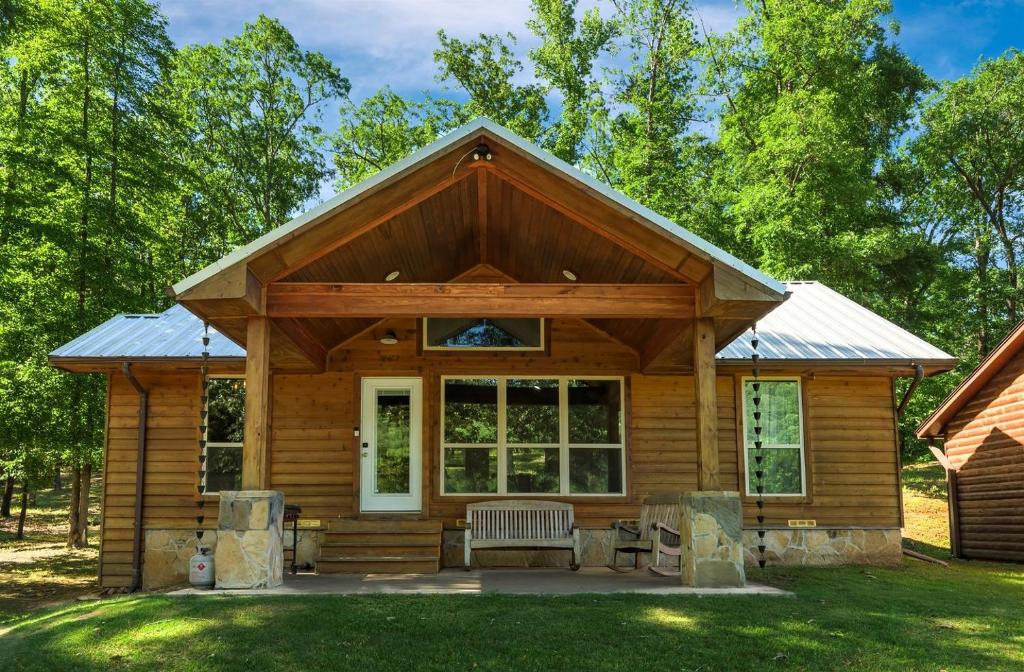Impressive Cabin Surrounded by Trees in Nashoba, Oklahoma, Honobia