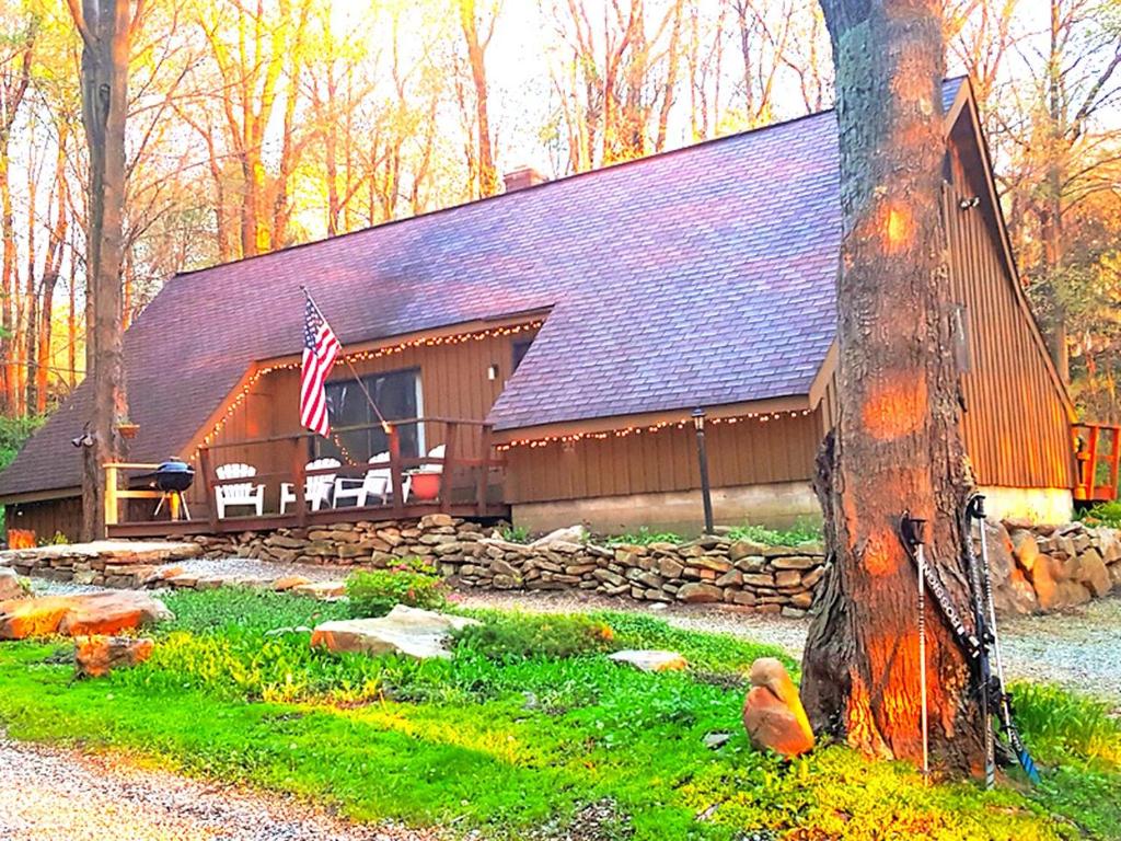 Charmingly Rustic Weekend Getaway in the Mountains near Pittsburgh, Pennsylvania, Champion