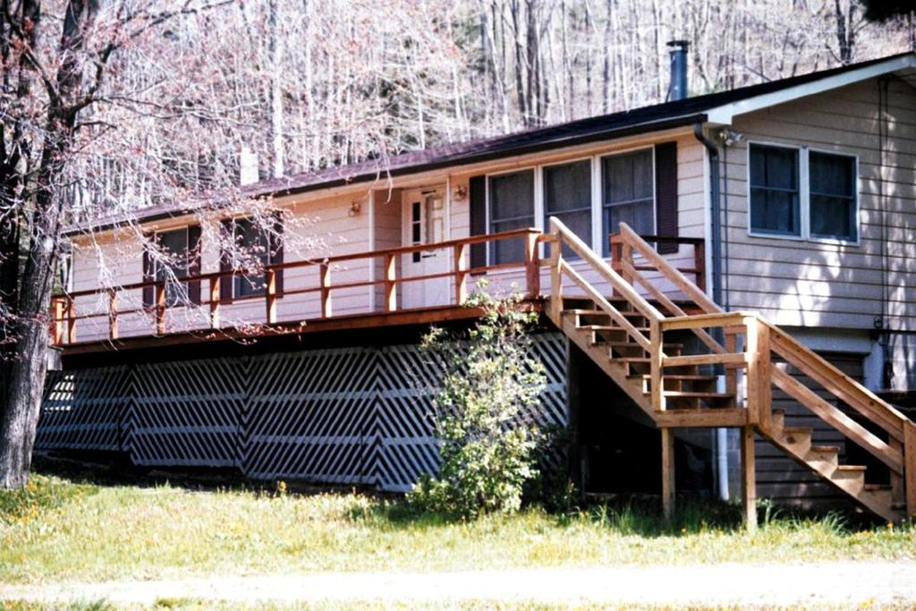 Private Cottage Surrounded by Mountains near Allegany State Park, New York, Great Valley