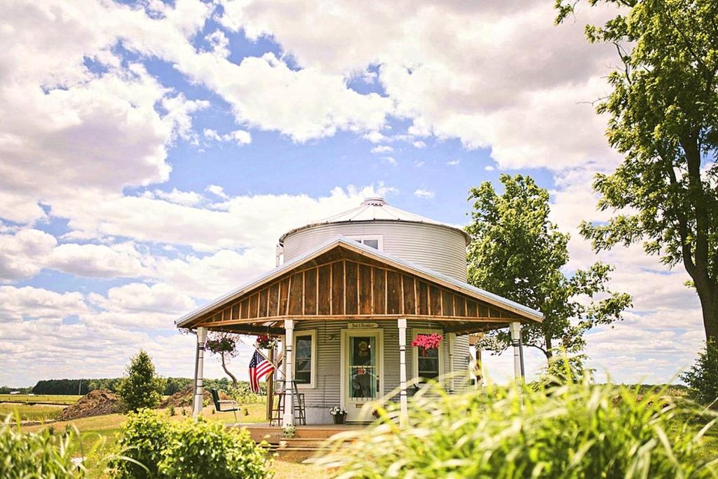 Converted Grain Silo for Unique Glamping Accommodation in Alvin, Illinois, Alvin