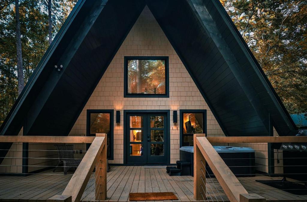 Embrace Nature in this Breathtaking A-frame with Hot-tub in Broken Bow, Oklahoma, Stephens Gap
