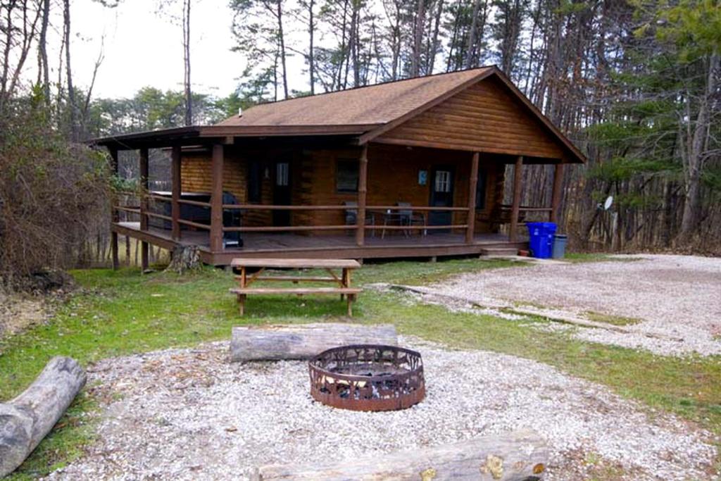 Secluded Log Cabin with a Hot Tub near Bridle Trails in Logan, Ohio, Cedar Grove