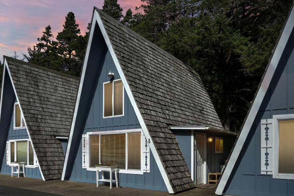 Wonderful A frame Nestled Amidst Trees in Otter Rock, Oregon, Otter Rock
