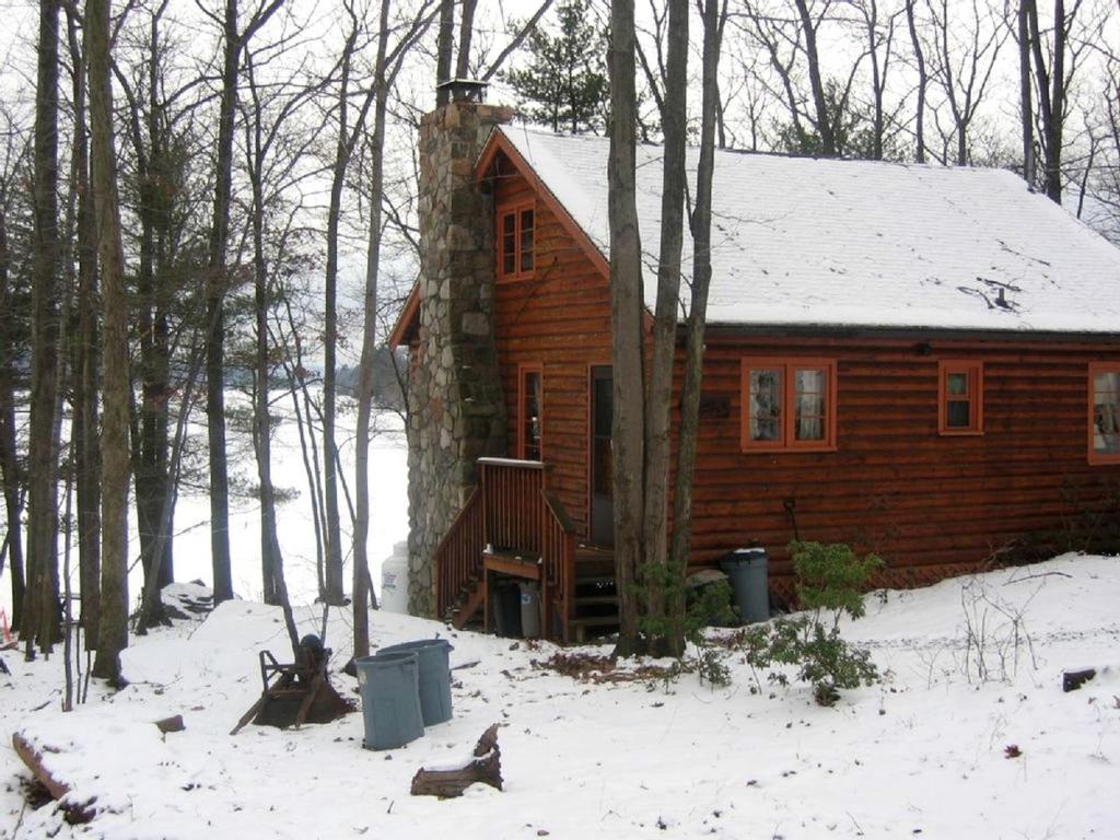 Idyllic Waterfront Log Cabin in Wayne County Overlooking Lake Wallenpaupack, Pennsylvania, Uswick