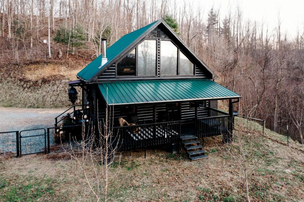 Secluded A-Frame Cabin Escape near the Appalachian Trail in Marshall, North Carolina, Hot Springs