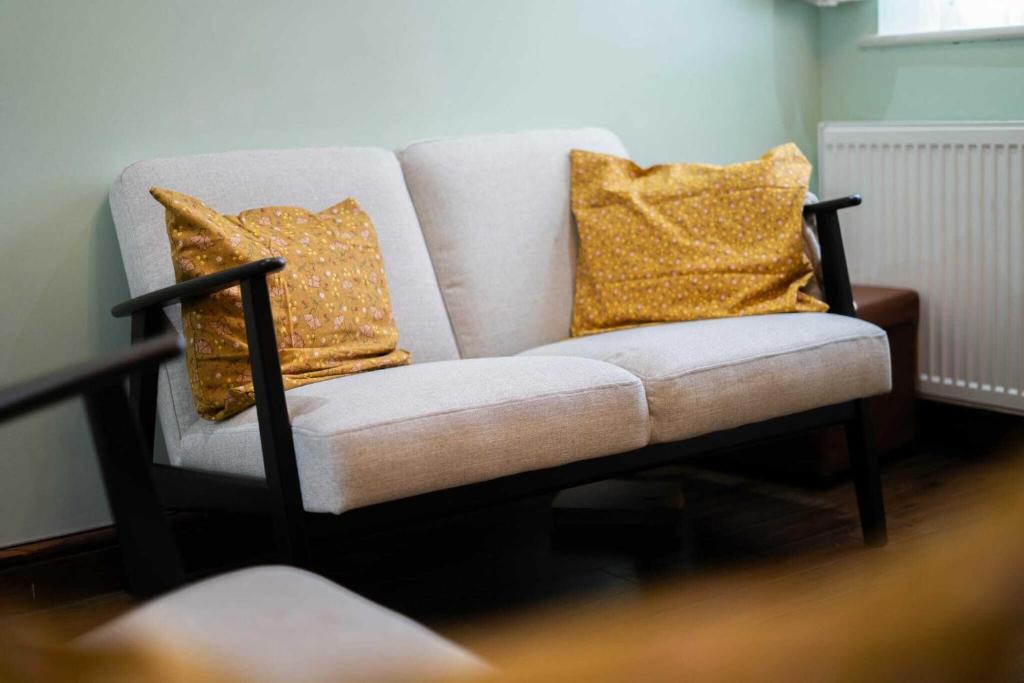 Bright 3BD House Near East Croydon Station, South Norwood