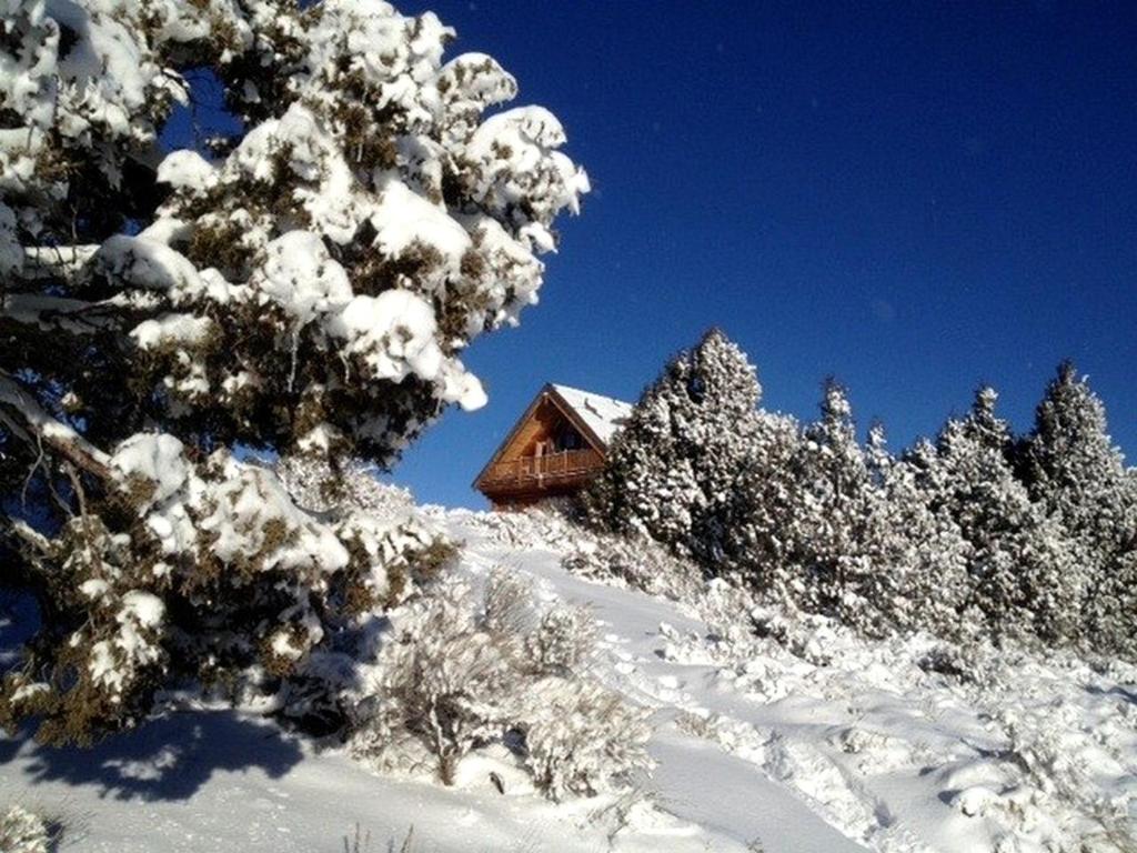 Spacious, Inviting Log Cabin Encircled by Wildlife in Utah, Long Valley Junction