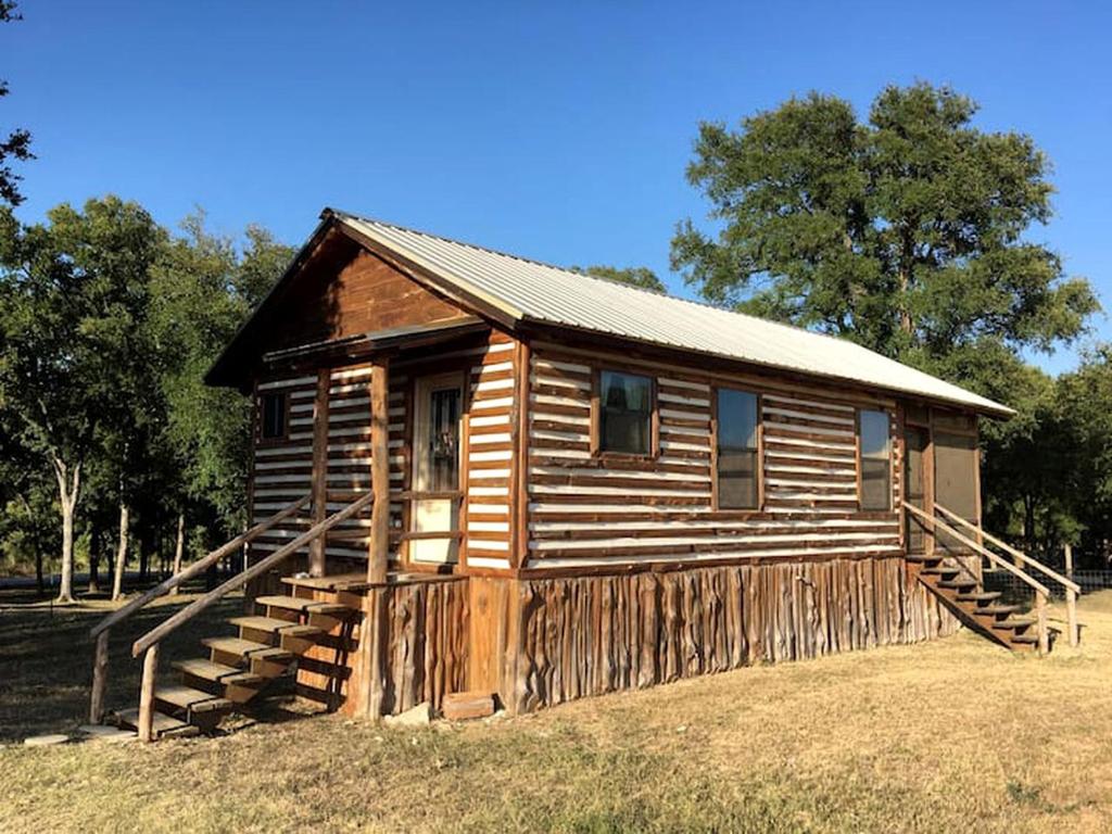 Charming Log Cabin in Texas - Perfect Glamping Vacation on the San Marcos River near Kingsbury, Staples