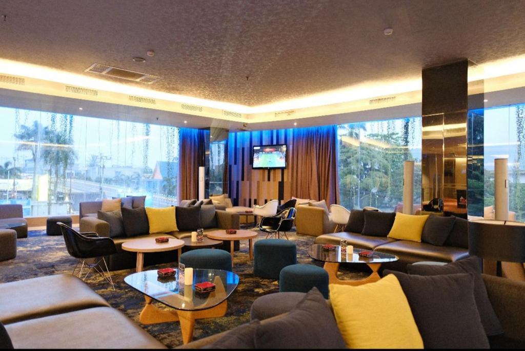The Premiere Pekanbaru Exterior or Lobby