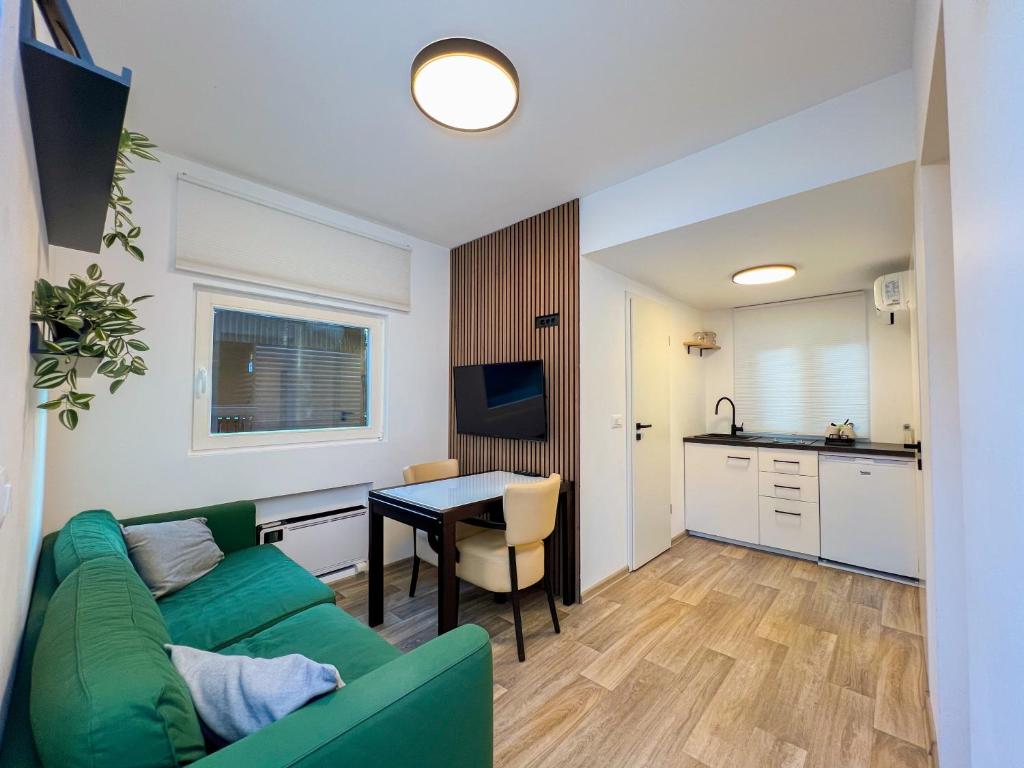 Hiška pod hrastom, G110 Podčetrtek, Aqualuna, Olimia, Podčetrtek