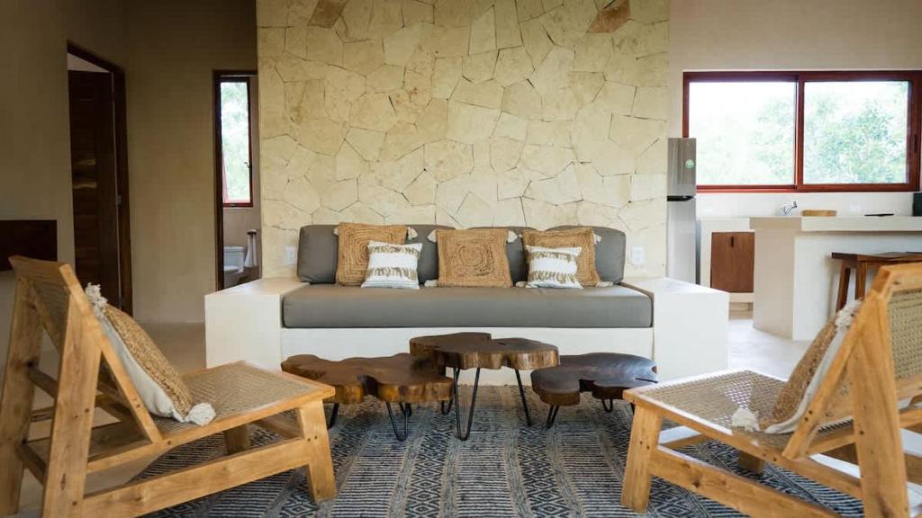 Elegant 3BR Penthouse Haven with Private Rooftop Pool & Jungle Views - 3