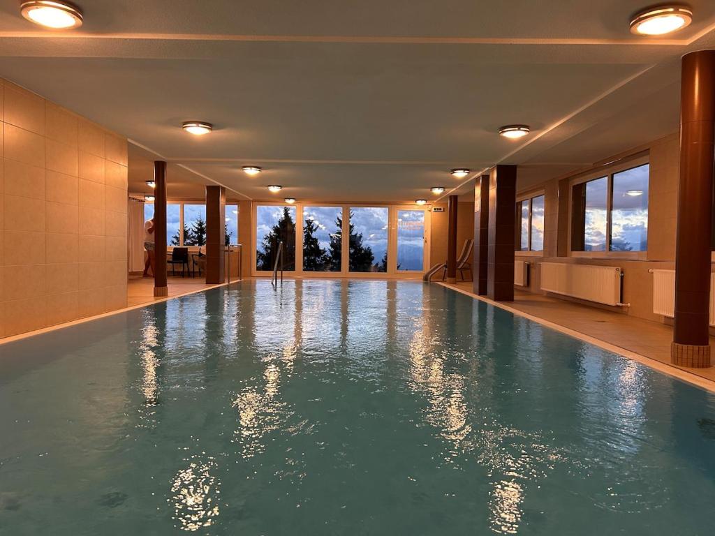 Appartement WOLKE7 byTILLY - Familienfreundliches Alpenzuhause mit Hallenbad, Balkon & Panoramablick hoch oben auf der Gerlitzen - 2