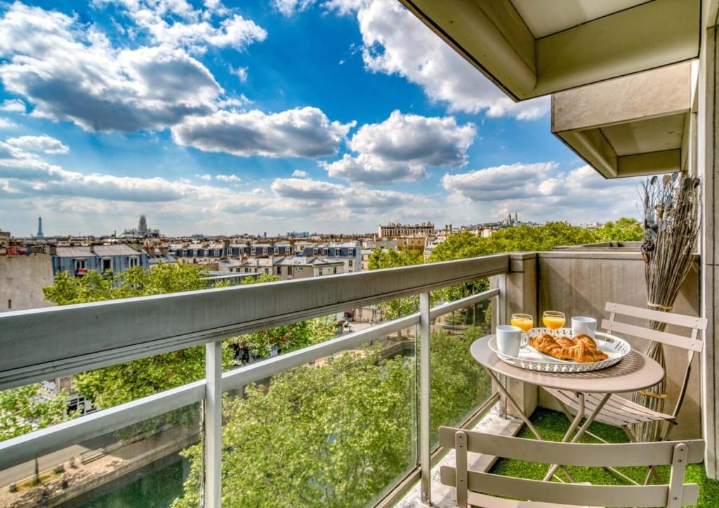 Beautiful Panoramic Terraced Studio in Paris, Paris