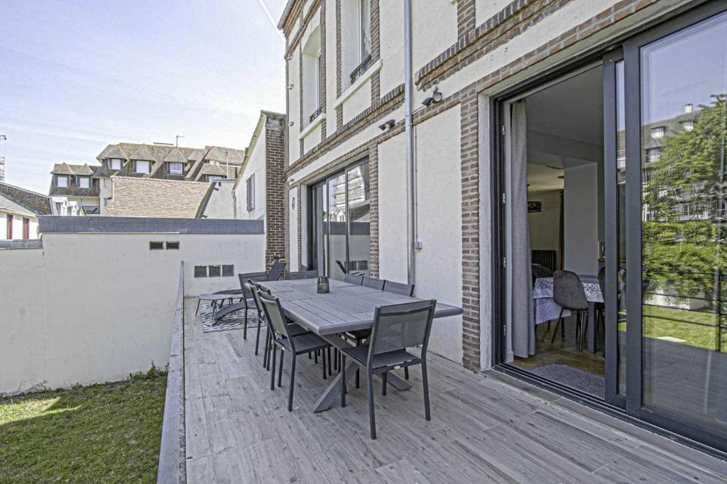 House for 18 people with cinema Place Morny - 3