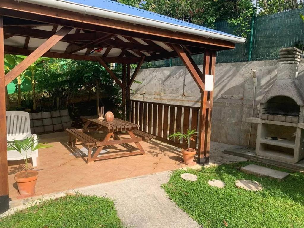Appartement confortable à Ducos, 37 m², jardin privé, Bois-Neuf