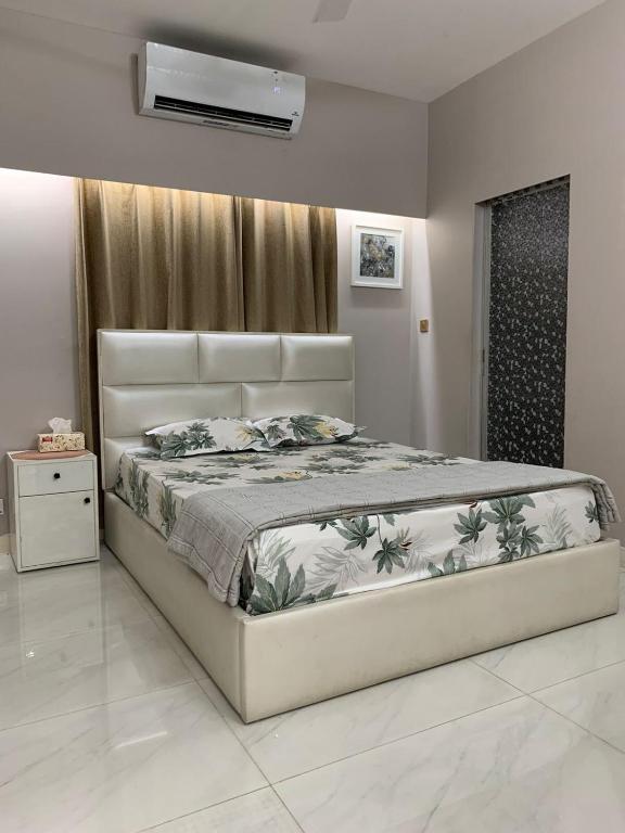 Khonikaloy-13 3BHK in Banasree C Block, Dháka