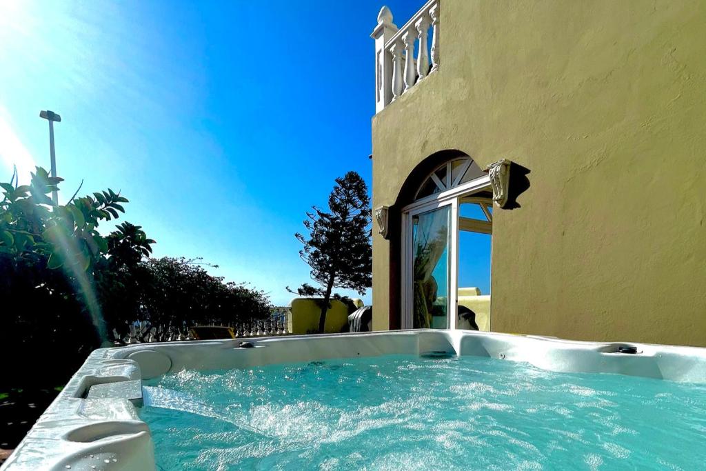 Villa - Sleeps 4 - Jacuzzi - Garden - Pet friendly - 5