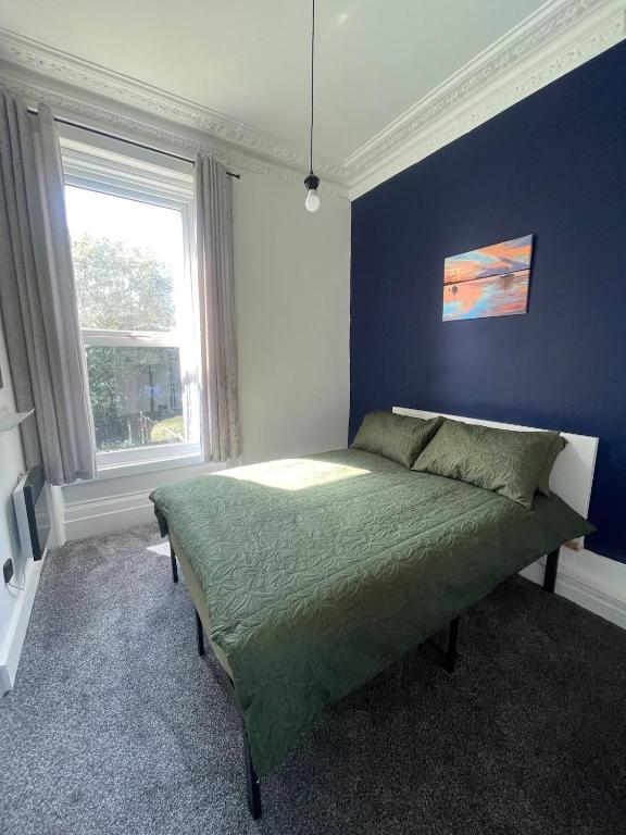 35 mins London Bridge & Gatwick Airport, Norwood