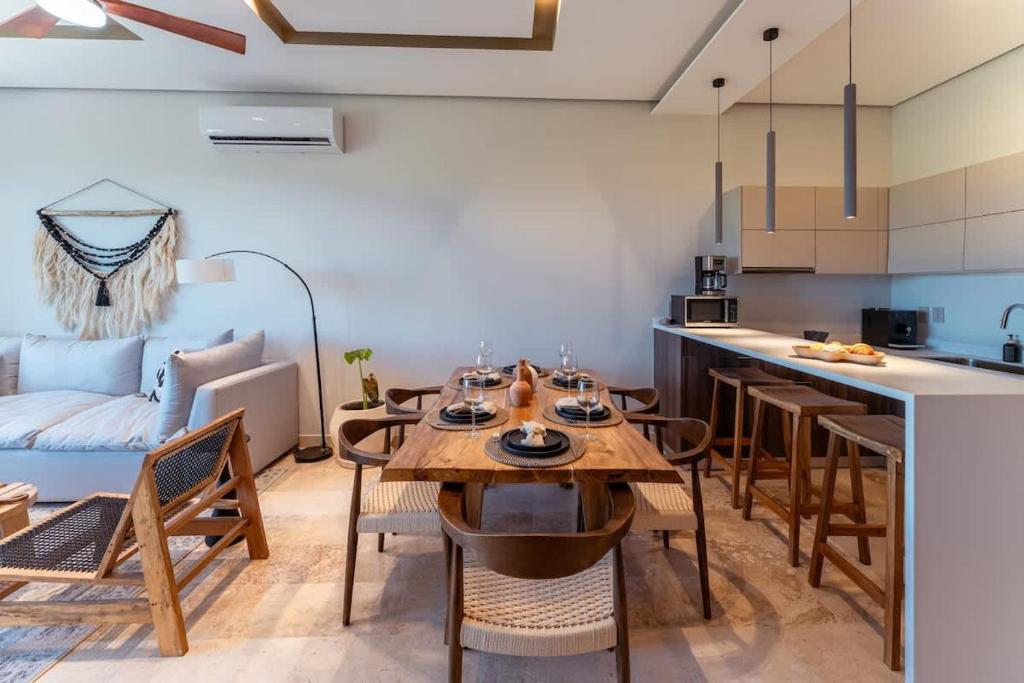 AMIRA - Stylish Penthouse with Rooftop Pool & Sea Horizon - 3