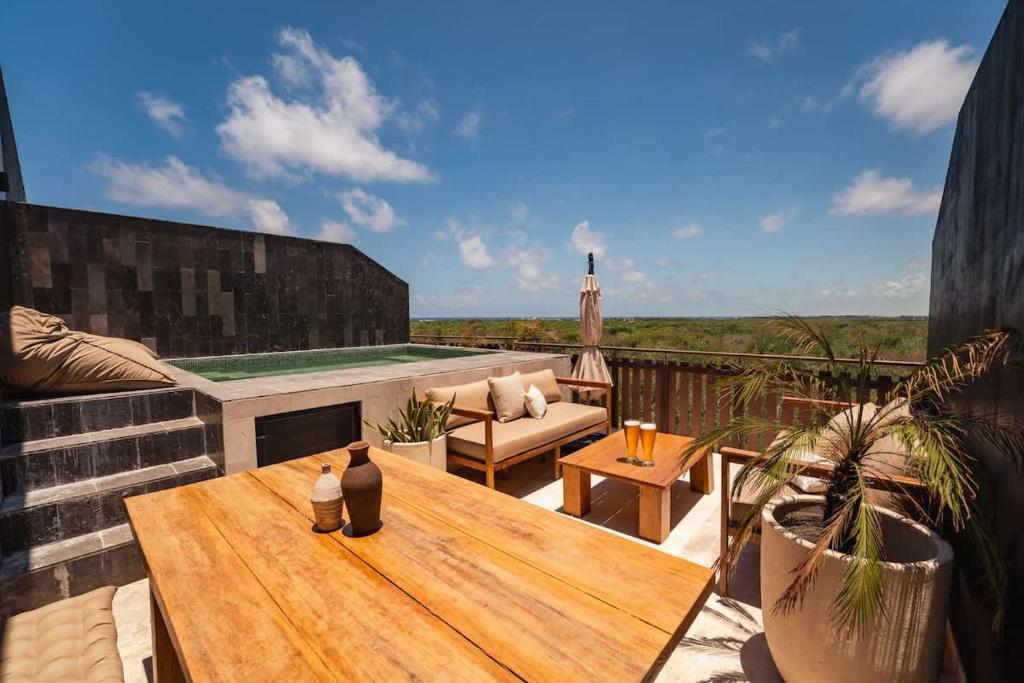 AMIRA - Stylish Penthouse with Rooftop Pool & Sea Horizon - 5