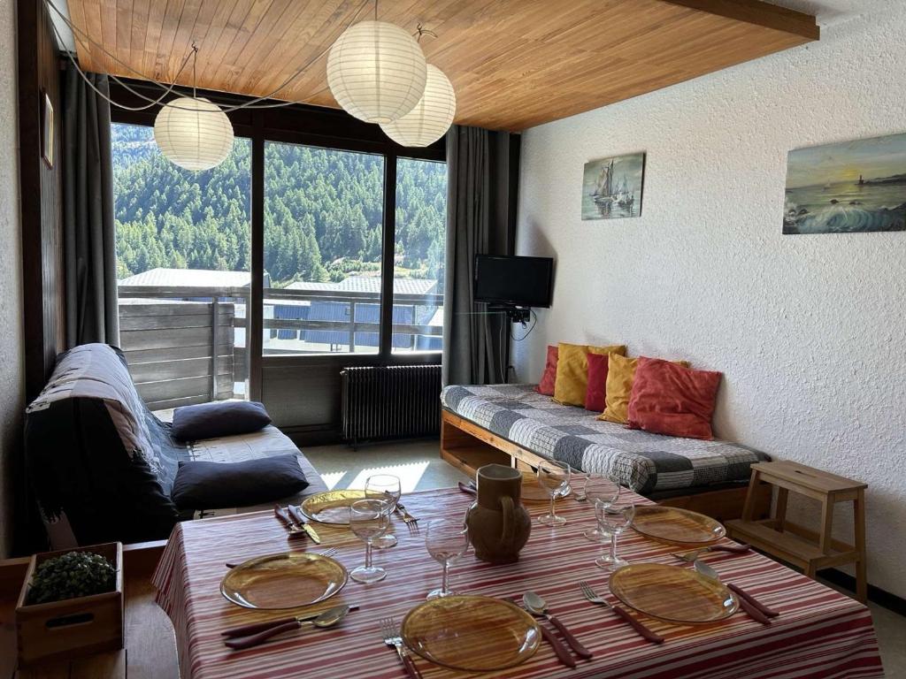 Appartement Montgenèvre: 6 pers, 2 ch + coin montagne, balcon, parking, prox commerces - FR-1-330D-56 - 1