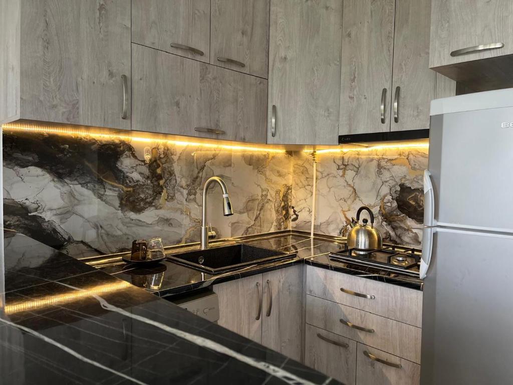 Live and Wine, Aghk'ilisa