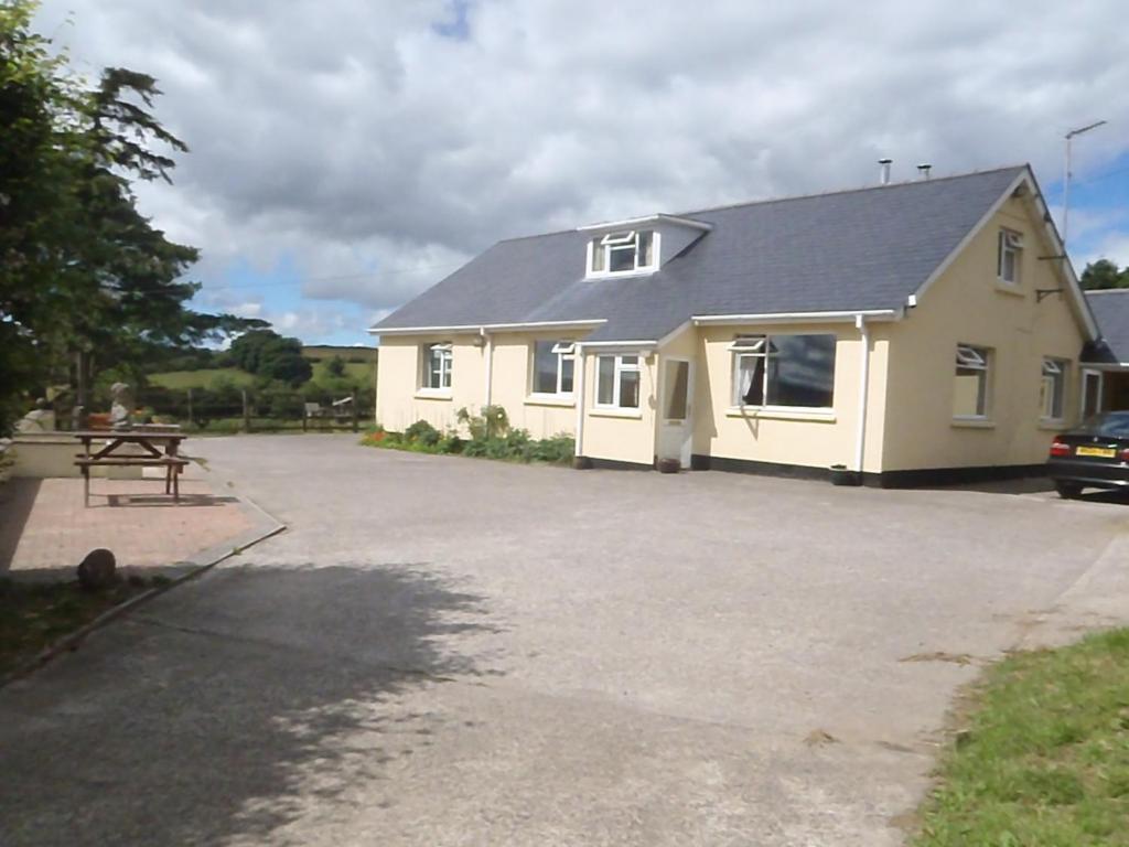 Yarningale, Moretonhampstead