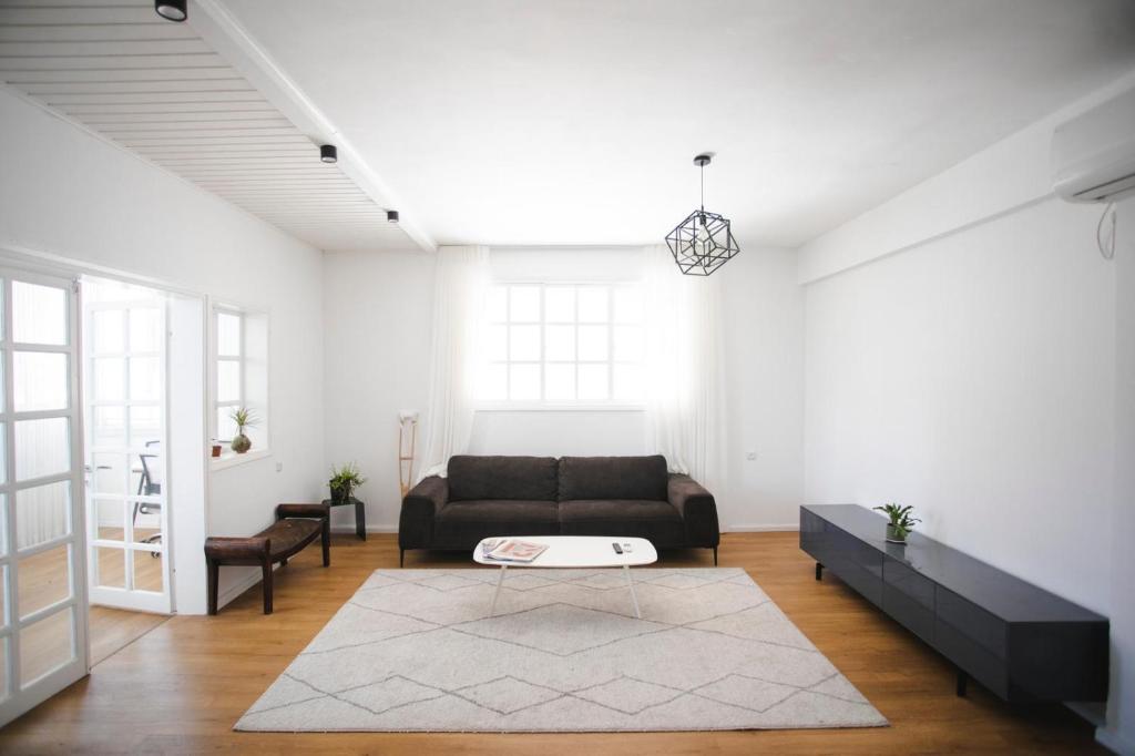 4BR Family Friendly Apt in Basel Balcony, Tel Aviv