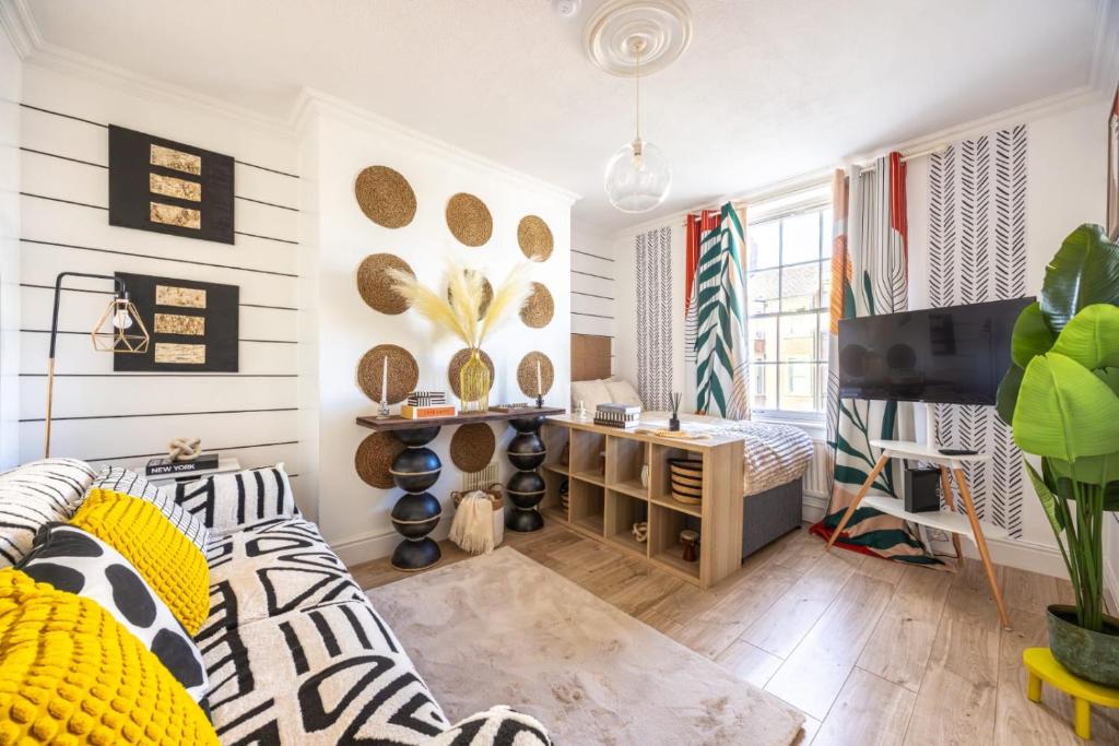 Stylish Stay Steps from Lively Docks, Gloucester