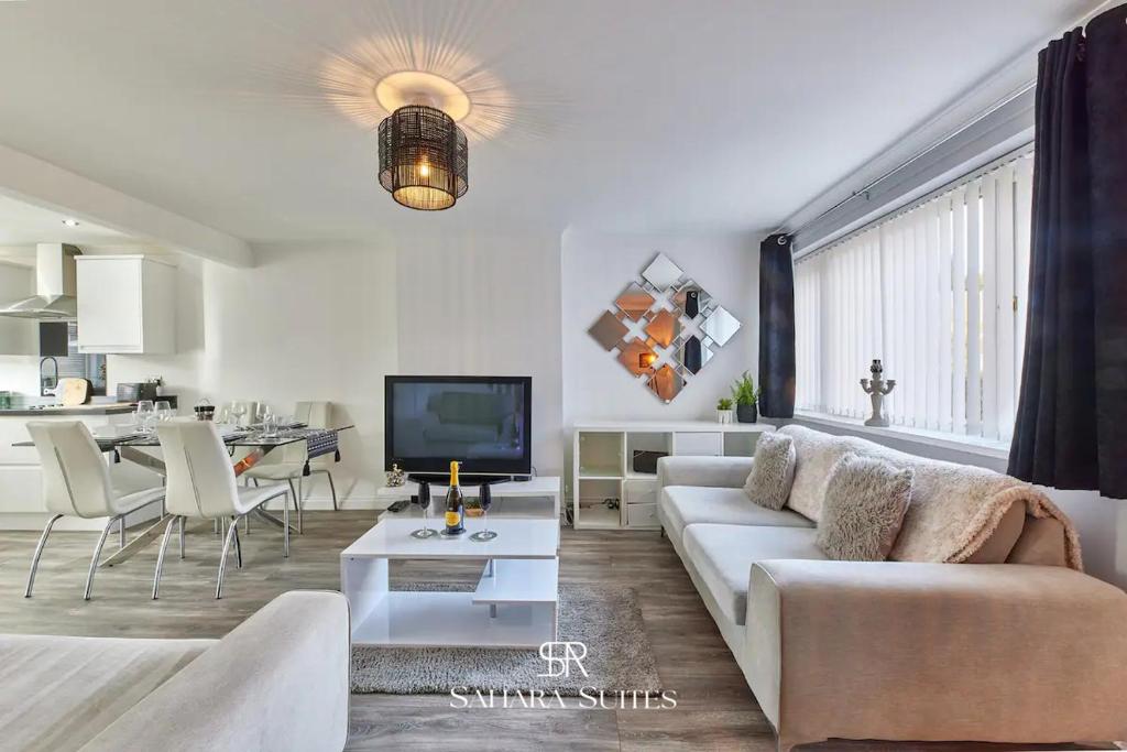 Long Stays - Cosy 3BR - Newcastle Retreat - RVI & City Centre - Garden - Parking - Near High Street, Kenton